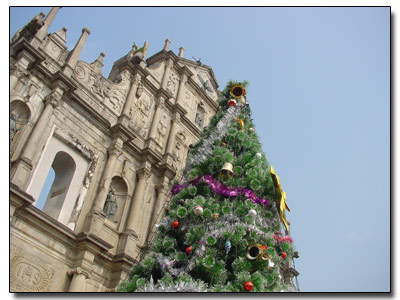 Weihnachtsbaum in Macao vor Ruine von St. Paul Weihnachtsbaum in Macao vor Ruine von St. Paul